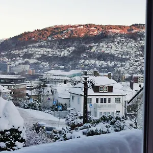 Spacious And Beautiful In With Free Parking , Bergen Noruega