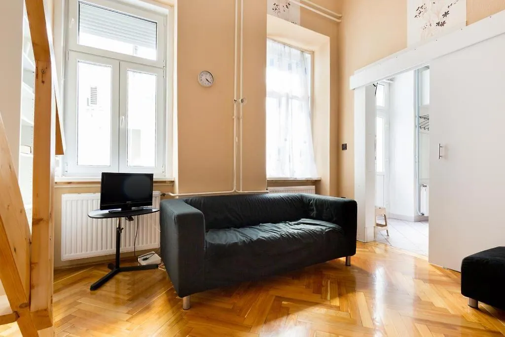 Szentkiralyi 5 - Double Basic In The City Center - Self-Check-In Budapest Apartment
