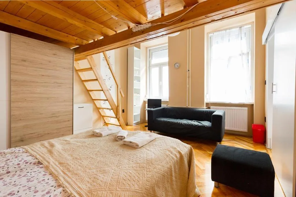Szentkiralyi 5 - Double Basic In The City Center - Self-Check-In Budapest