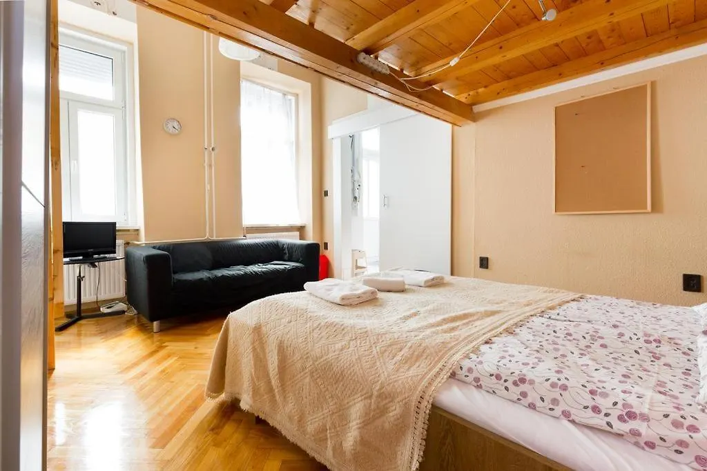 Szentkiralyi 5 - Double Basic In The City Center - Self-Check-In Budapest Ungheria